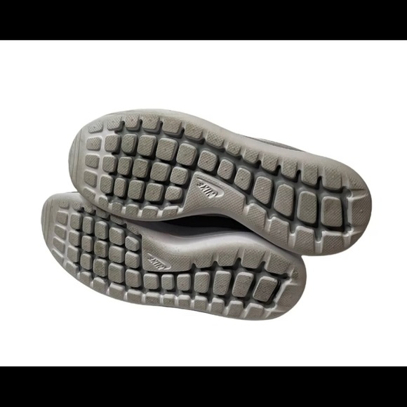Nike Womens Roshe Two 844931-009 Gray White - Picture 5 of 5